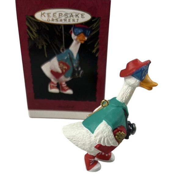 Hallmark Keepsake Ornament Snowbird Traveler Goose With Sunglasses Camera & Hat - Picture 2 of 7